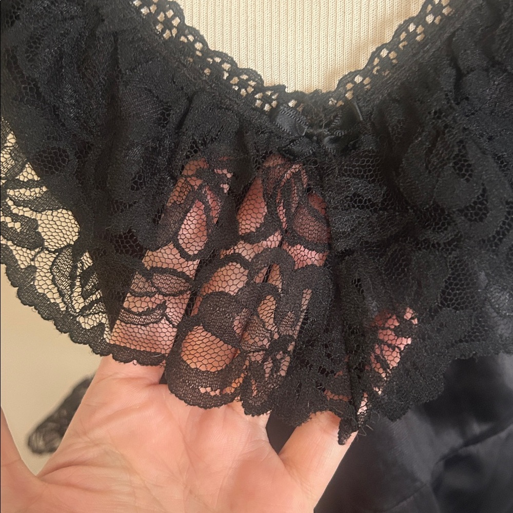 Beautiful, dainty Vintage black lingerie bodysuit adorned in lace - Picture 3 of 10
